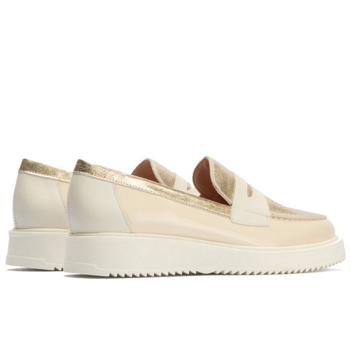 JucaZapatos - Pitillos 10384 - CREMA - Mocasin con picados mujer en piel napa CREMA