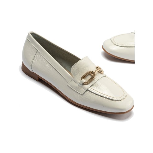JucaZapatos - Pitillos 10474 - GLACIAL - Mocasin plano con adorno metal mujer en piel charol BLANCO