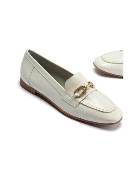 JucaZapatos - Pitillos 10474 - GLACIAL - Mocasin plano con adorno metal mujer en piel charol BLANCO