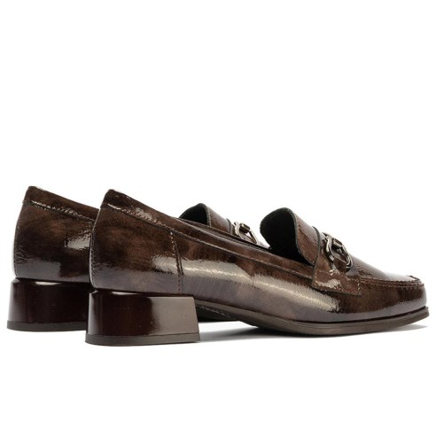 JucaZapatos - Pitillos 10814 - MARRON - Mocasín en Charol con adorno de mujer color marron