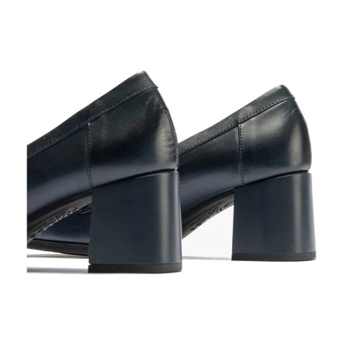 JucaZapatos - Pitillos 10837 - MARINO - Mocasín en Napa con adorno de mujer color marino