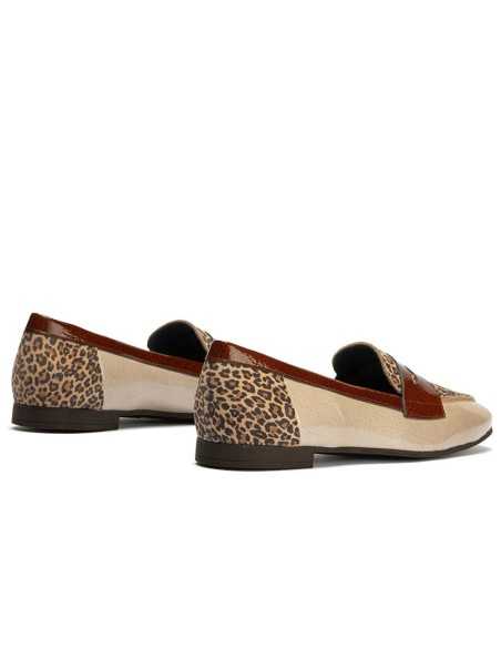 JucaZapatos - Pitillos 10870 - PIEDRA - Mocasín Combinado en charol con leopardo de mujer color piedra
