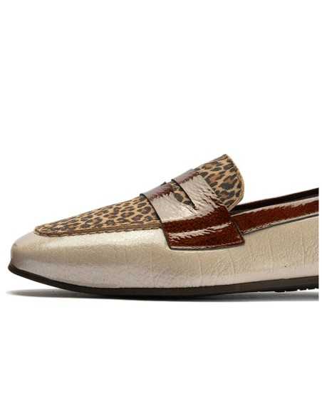 JucaZapatos - Pitillos 10870 - PIEDRA - Mocasín Combinado en charol con leopardo de mujer color piedra