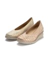 JucaZapatos - Pitillos 11072 - NUDE - Salón con elásticos y cuña en piel fantasía, en tonos metalizados Nude