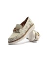 JucaZapatos - Pitillos 11080 - GLACIAL - Zapato mocasín Boogie bajo en napa suave y perforada, detale hebilla Glacial