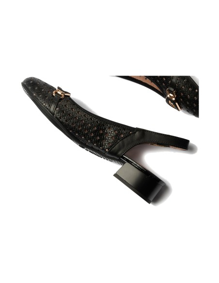 JucaZapatos - Pitillos 11124 - NEGRO - Zapato salón destalonado con adorno y tacón bajo, con punta redonda Negro