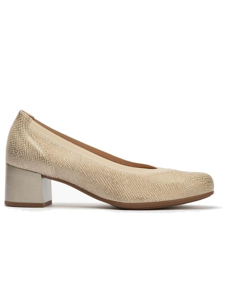 JucaZapatos - Pitillos 11130 - ORO - Zapato salón con ribete elástico y tacón medio, con grabado fantasía Oro