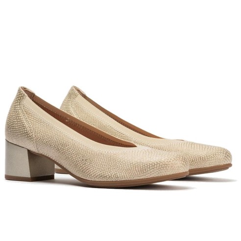 JucaZapatos - Pitillos 11130 - ORO - Zapato salón con ribete elástico y tacón medio, con grabado fantasía Oro