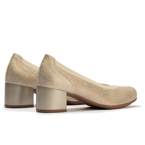 JucaZapatos - Pitillos 11130 - ORO - Zapato salón con ribete elástico y tacón medio, con grabado fantasía Oro