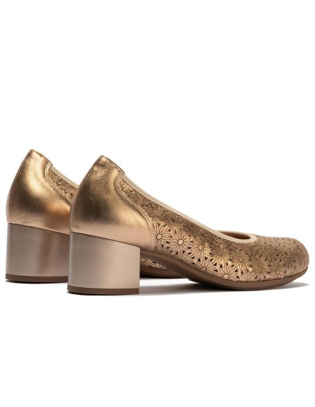 JucaZapatos - Pitillos 11132 - NUDE - Zapato salón con tacón medio, en piel fantasía perforada Nude