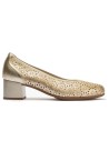 JucaZapatos - Pitillos 11132 - ORO - Zapato salón con tacón medio, en piel fantasía perforada Oro