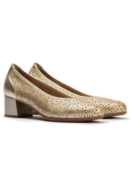 JucaZapatos - Pitillos 11132 - ORO - Zapato salón con tacón medio, en piel fantasía perforada Oro