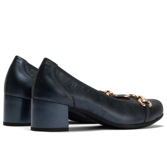 JucaZapatos - Pitillos 11133 - MARINO - Zapato salón con tacón medio y adorno, en piel brillante Marino