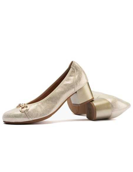 JucaZapatos - Pitillos 11133 - ORO - Zapato salón con tacón medio y adorno, en piel brillante Oro