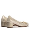 JucaZapatos - Pitillos 11133 - ORO - Zapato salón con tacón medio y adorno, en piel brillante Oro