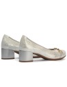 JucaZapatos - Pitillos 11133 - PLATA - Zapato salón con tacón medio y adorno, en piel brillante Plata