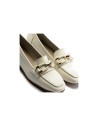 JucaZapatos - Pitillos 11140 - BLANCO - Mocasín plano en piel napa bombeada, con adorno Blanco