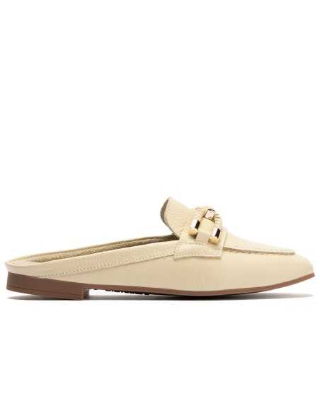 JucaZapatos - Pitillos 11141 - CREMA - Mocasín plano destalonado en piel napa bombeada, con adorno Crema