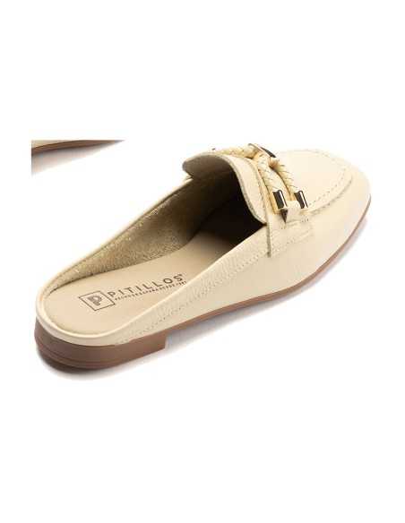 JucaZapatos - Pitillos 11141 - CREMA - Mocasín plano destalonado en piel napa bombeada, con adorno Crema