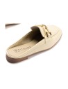 JucaZapatos - Pitillos 11141 - CREMA - Mocasín plano destalonado en piel napa bombeada, con adorno Crema