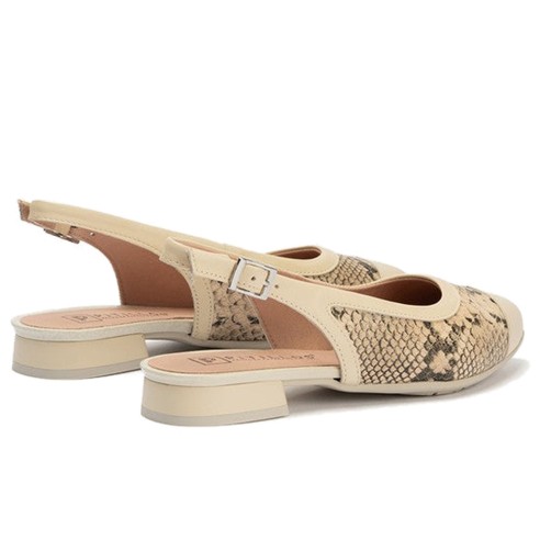 JucaZapatos - Pitillos 11174 - CREMA - Bailarina destalonada con tacón bajo, punta fina y animal print Crema