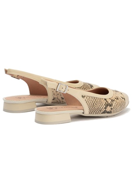 JucaZapatos - Pitillos 11174 - CREMA - Bailarina destalonada con tacón bajo, punta fina y animal print Crema