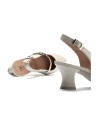 JucaZapatos - Pitillos 11184 - GLACIAL - Zapato salón destalonado con tacón medio, en piel charol y pulsera Glacial