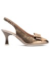JucaZapatos - Pitillos 11191 - BRONCE - Zapato de salón destalonado con tacón alto, punta fina y detalle de lazo Bronce