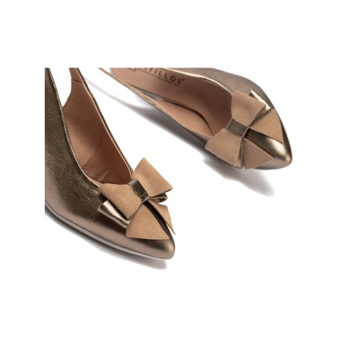 JucaZapatos - Pitillos 11191 - BRONCE - Zapato de salón destalonado con tacón alto, punta fina y detalle de lazo Bronce