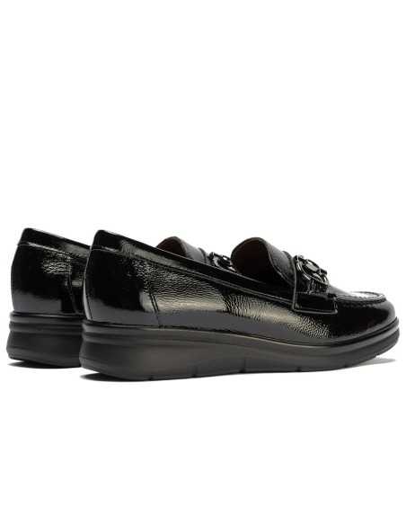 JucaZapatos - Pitillos 11502 - NEGRO - Mocasín en Charol con Adorno Negro