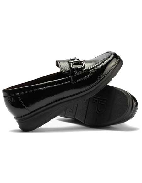 JucaZapatos - Pitillos 11502 - NEGRO - Mocasín en Charol con Adorno Negro