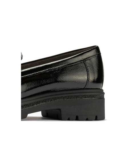 JucaZapatos - Pitillos 11576 - NEGRO - Mocasín en charol con adorno Negro
