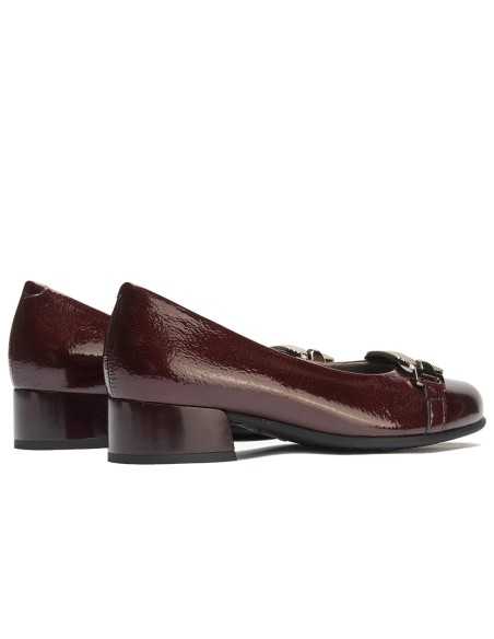 JucaZapatos - Pitillos 11632 - BURDEOS - Salón en charol con adorno Burdeos