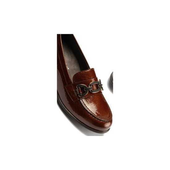 JucaZapatos - Pitillos 11635 - CUERO - Mocasín en charol con adorno Cuero