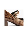 JucaZapatos - Pitillos 11641 - TOPO - Mercedes serpiente charol con velcro Topo
