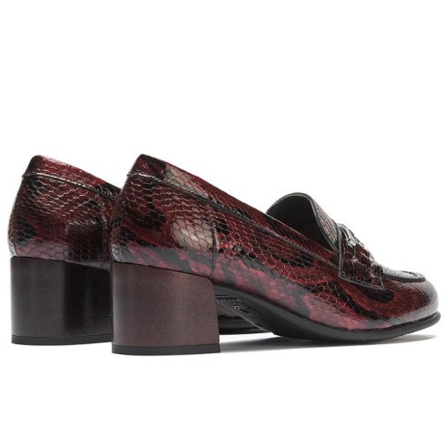 JucaZapatos - Pitillos 11643 - BURDEOS - Mocasín serpiente charol con adorno Burdeos