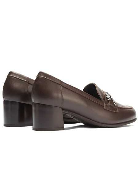 JucaZapatos - Pitillos 11645 - MARRON - Mocasín serpiente charol con adorno Marrón