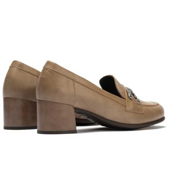 JucaZapatos - Pitillos 11645 - TOPO - Mocasín serpiente charol con adorno Topo