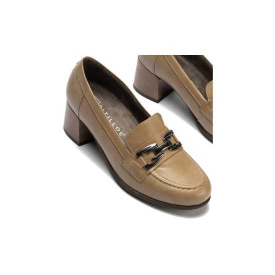 JucaZapatos - Pitillos 11645 - TOPO - Mocasín serpiente charol con adorno Topo