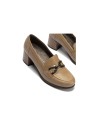 JucaZapatos - Pitillos 11645 - TOPO - Mocasín serpiente charol con adorno Topo