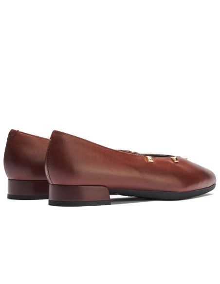 JucaZapatos - Pitillos 11674 - BURDEOS - Salon en Napa con Tachas Burdeos