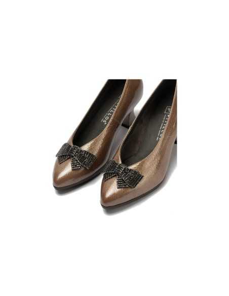 JucaZapatos - Pitillos 11686 - TOPO - Salón pico en charol con detalle lazo Topo