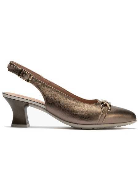 JucaZapatos - Pitillos 11186 - BRONCE - Zapato salón destalonado con tacón medio, con adorno y piel laminada Bronce