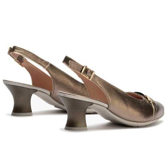 JucaZapatos - Pitillos 11186 - BRONCE - Zapato salón destalonado con tacón medio, con adorno y piel laminada Bronce