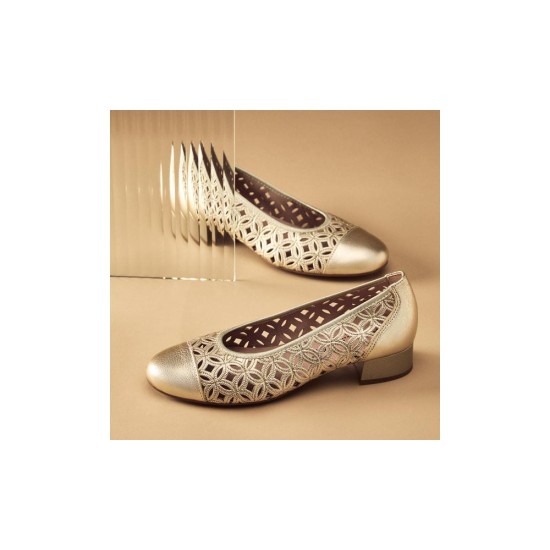 JucaZapatos - Pitillos 11120 - ORO - Zapato salón con tacón bajo y punta redonda, en laminado brillante Oro