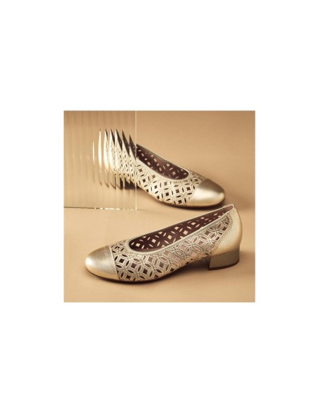 JucaZapatos - Pitillos 11120 - ORO - Zapato salón con tacón bajo y punta redonda, en laminado brillante Oro