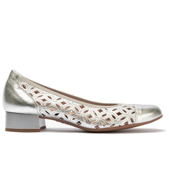 JucaZapatos - Pitillos 11120 - PLATA - Zapato salón con tacón bajo y punta redonda, en laminado brillante Plata