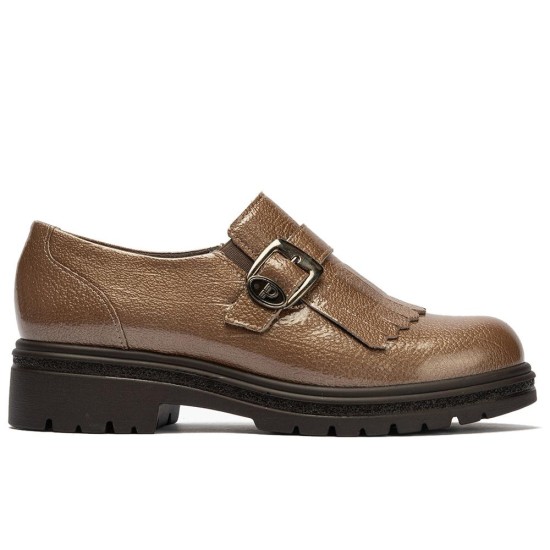 JucaZapatos - Pitillos 11572 - TOPO - Abotinado charol con flecos y detalle hebilla Topo