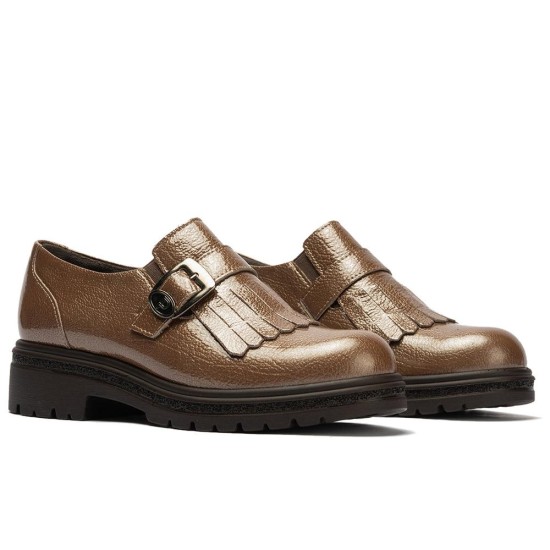 JucaZapatos - Pitillos 11572 - TOPO - Abotinado charol con flecos y detalle hebilla Topo