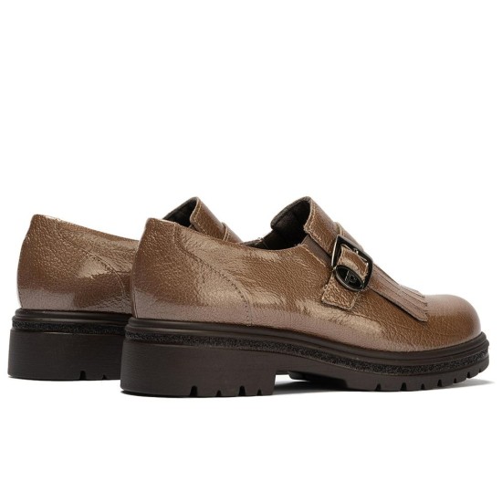 JucaZapatos - Pitillos 11572 - TOPO - Abotinado charol con flecos y detalle hebilla Topo